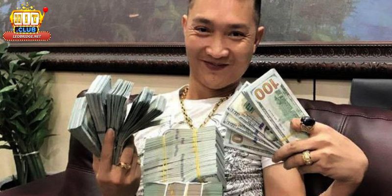 Vài Nét Sơ Lược Về CEO Hit club - Hồng Huấn Vài Nét Sơ Lược Về CEO Hit club - Hồng Huấn